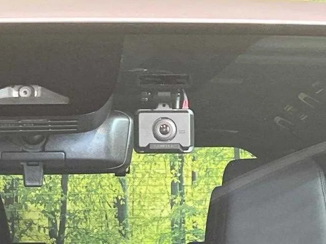 Toyota Voxy 2025 — миниатюра 2