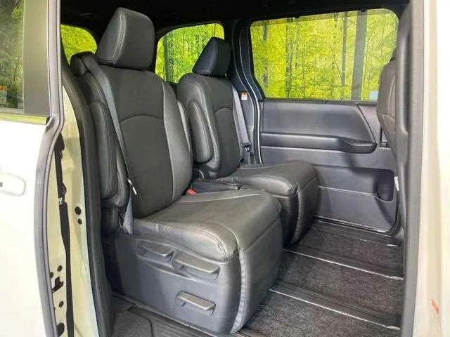 Toyota Voxy 2025 — миниатюра 3