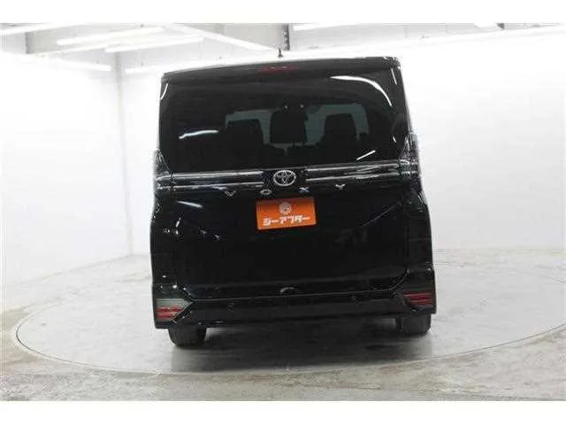 Toyota Voxy 2023 — миниатюра 3