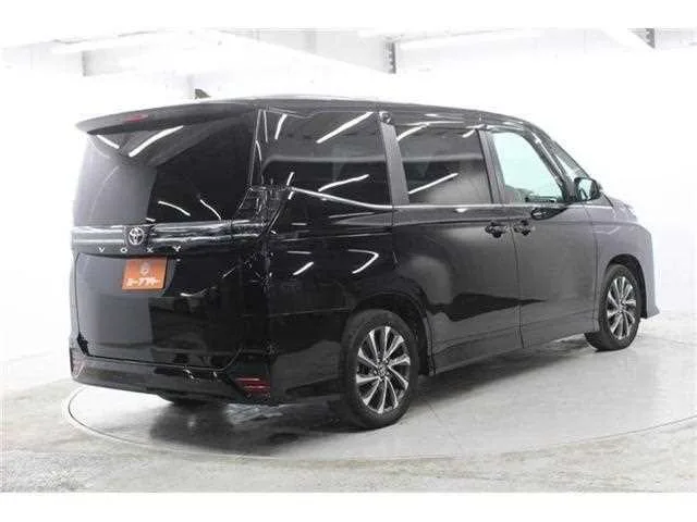 Toyota Voxy 2023 — миниатюра 5