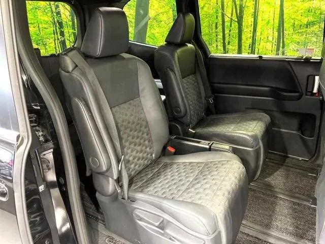 Toyota Voxy 2023 — миниатюра 4