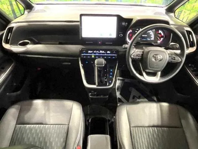 Toyota Noah 2024 — миниатюра 2