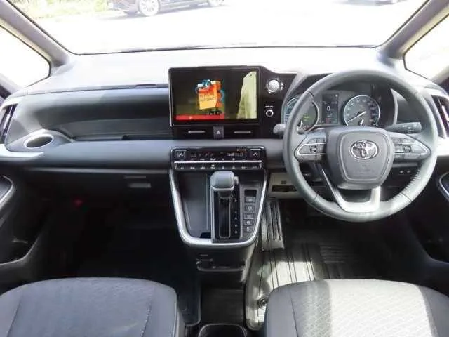 Toyota Voxy 2025 — миниатюра 2