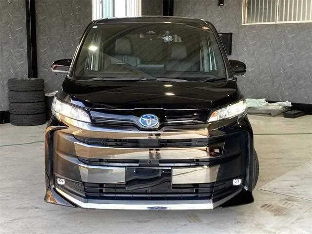 Toyota Noah 2024 — миниатюра 2