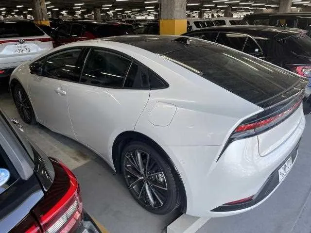 Toyota Prius 2023 — миниатюра 2