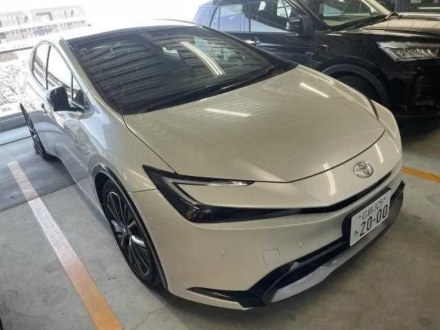 Toyota Prius 2023 — фото 1, купить с доставкой в Москву