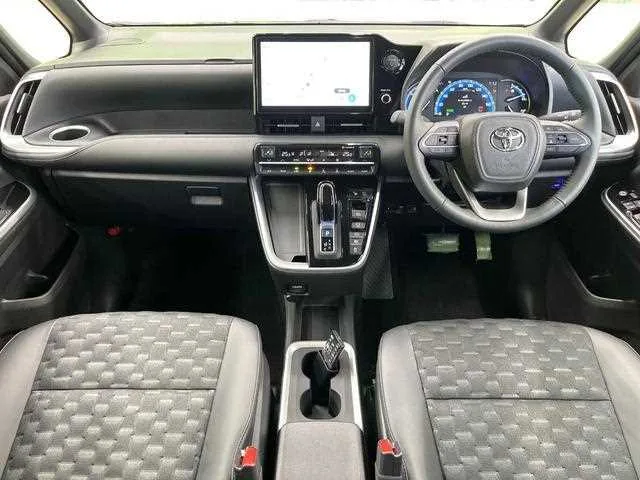 Toyota Voxy 2025 — миниатюра 2