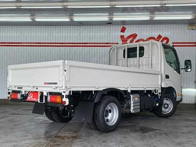 Hino Dutro 2026 — миниатюра 2