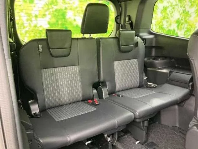 Toyota Noah 2026 — миниатюра 3