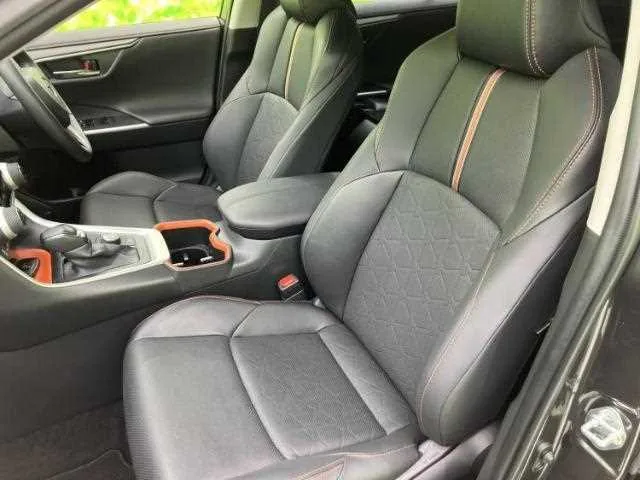 Toyota RAV4 2023 — миниатюра 3