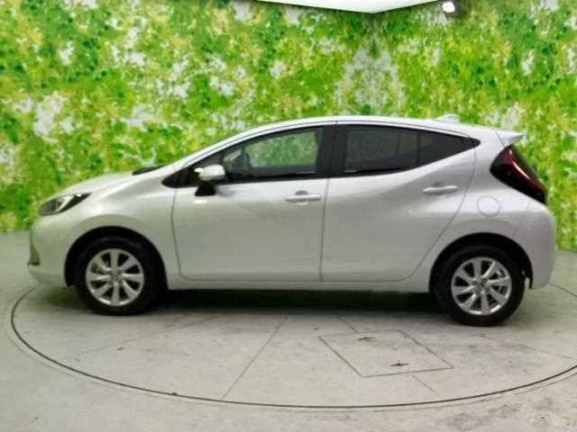 Toyota AQUA 2024 — миниатюра 2