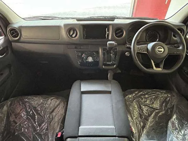 Nissan Caravan Van 2025 — миниатюра 3