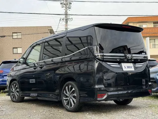 Toyota Voxy 2023 — миниатюра 3