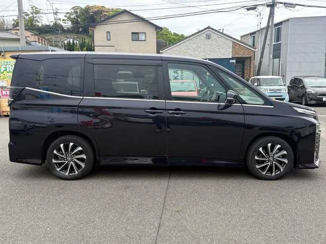 Toyota Voxy 2023 — миниатюра 5
