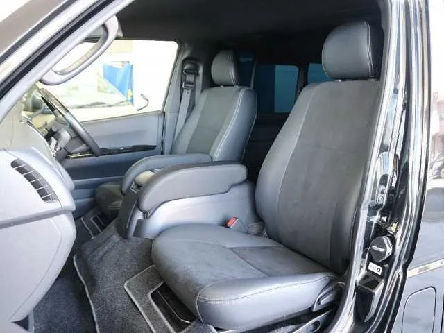 Toyota Hiace Van 2024 — миниатюра 2