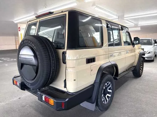 Toyota Landcruiser 70 AXCDDVDBluetooth 2024 — миниатюра 3
