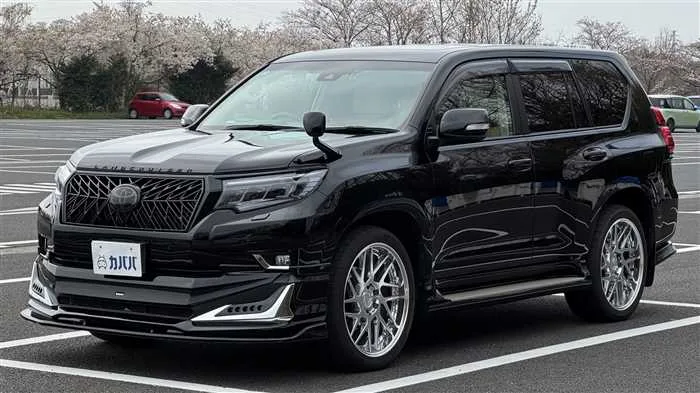 Toyota Land Cruiser Prado 2.7TX L 2023 — фото 1, купить с доставкой в Москву