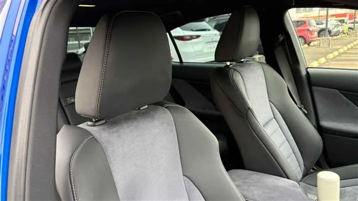 Lexus IS 300h F S 2022 — миниатюра 3
