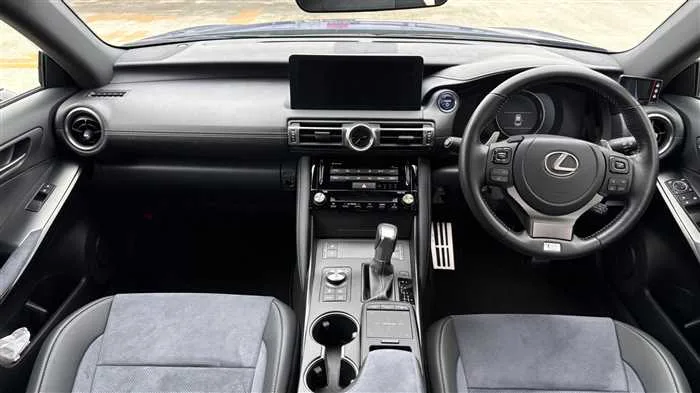Lexus IS 300h F S 2022 — миниатюра 5