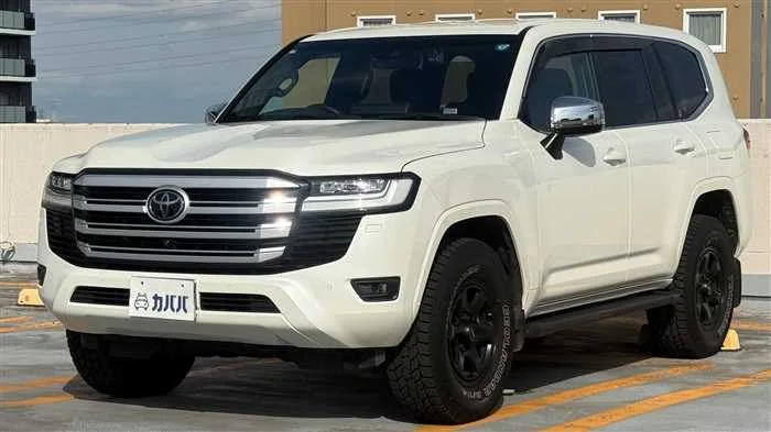 Toyota Land Cruiser VX 2023 — фото 1, купить с доставкой в Москву