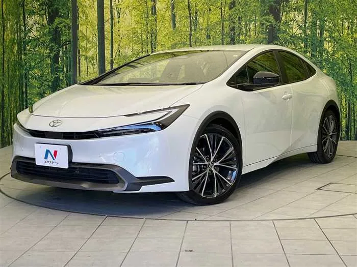 Toyota Prius 2023 — фото 1, купить с доставкой в Москву