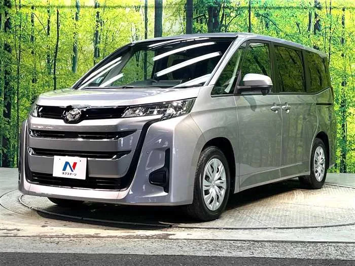 Toyota Noah 2023 — фото 1, купить с доставкой в Москву