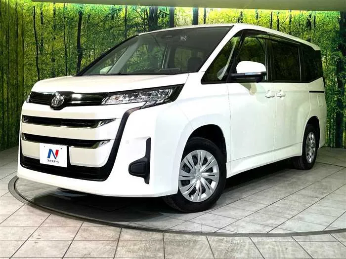 Toyota Noah 2022 — фото 1, купить с доставкой в Москву