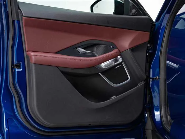Jaguar E-Pace 2023 — миниатюра 3