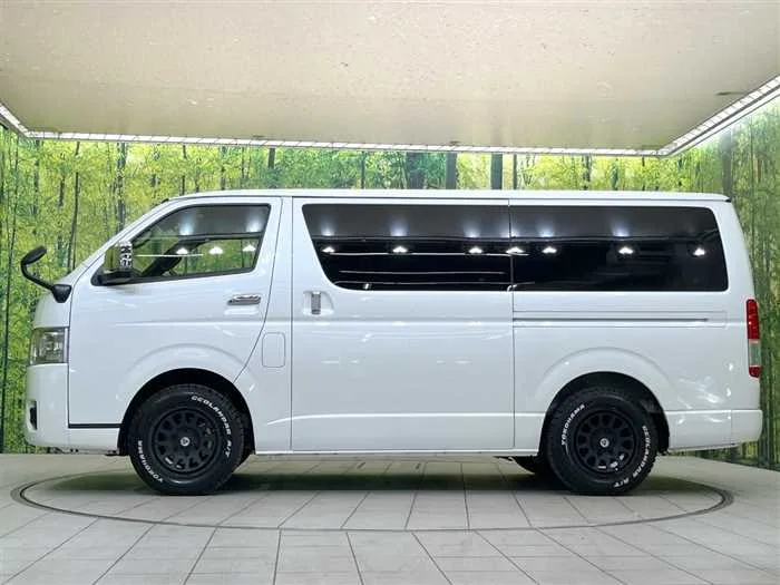Toyota Hiace Van 2023 — миниатюра 3