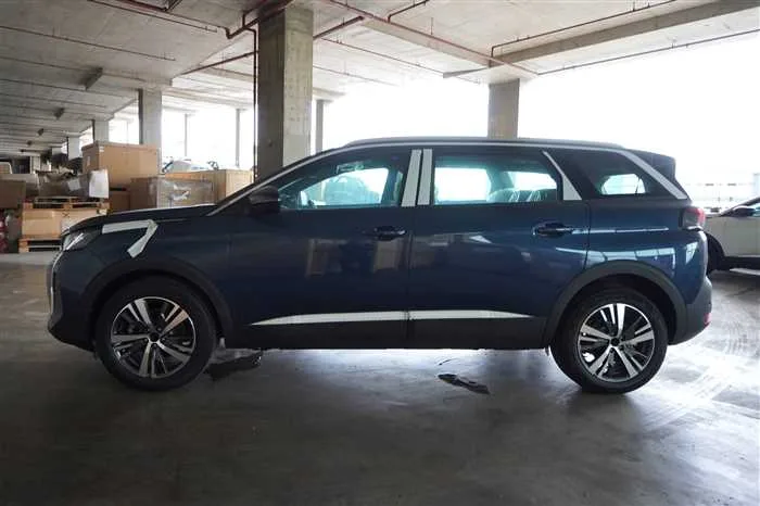 Peugeot 5008 5008 1.2 EAT8 ALLURE PREMIUM 2026 — миниатюра 2