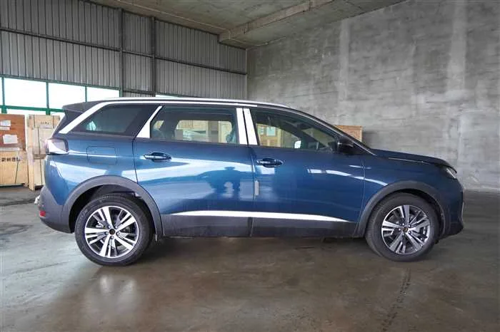 Peugeot 5008 5008 1.2 EAT8 ALLURE PREMIUM 2026 — миниатюра 3