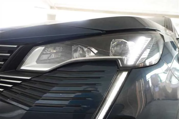 Peugeot 5008 5008 1.2 EAT8 ALLURE PREMIUM 2026 — миниатюра 4