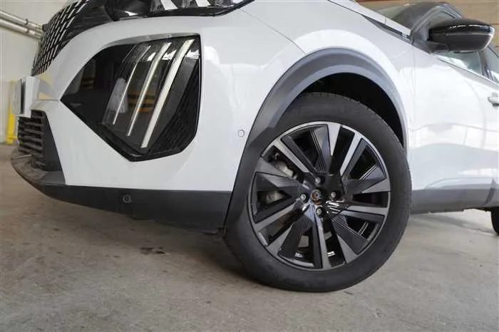 Peugeot 2008 BRAND NEW E-2008 SUV GT 2026 — миниатюра 4