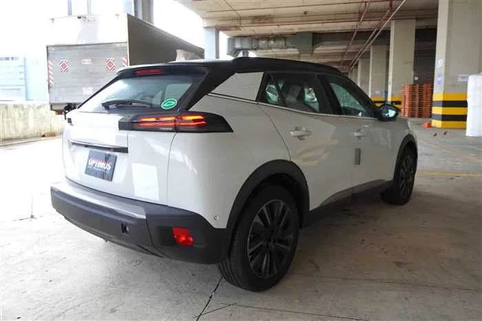 Peugeot 2008 BRAND NEW E-2008 SUV GT 2026 — миниатюра 5