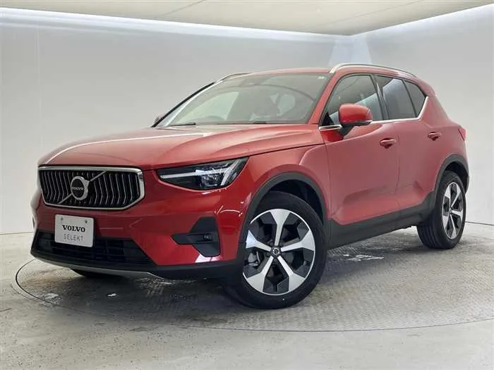 Volvo XC40 2023 — фото 1, купить с доставкой в Москву