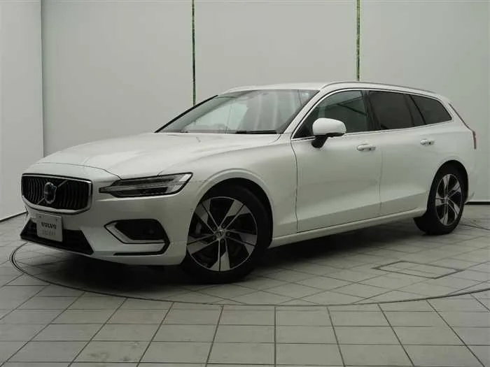Volvo V60 2025 — фото 1, купить с доставкой в Москву