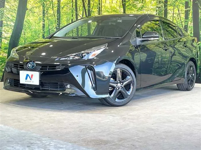 Toyota Prius 2022 — фото 1, купить с доставкой в Москву