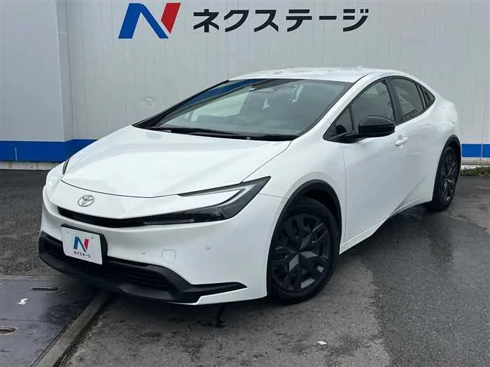 Toyota Prius 2023 — фото 1, купить с доставкой в Москву