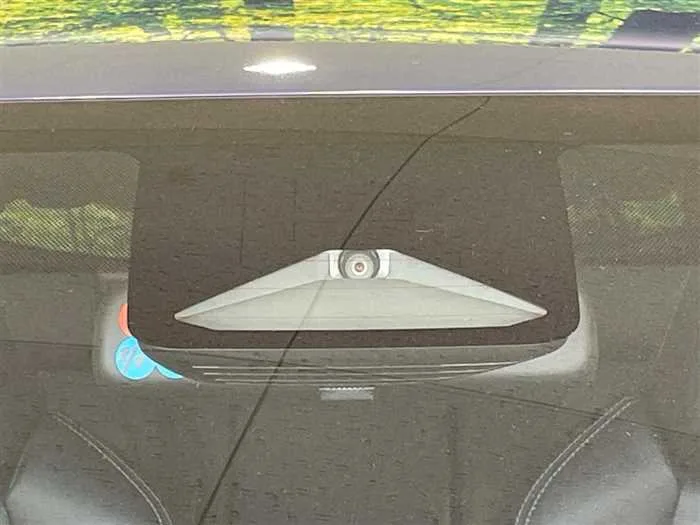 Toyota Corolla Sedan 2023 — миниатюра 3