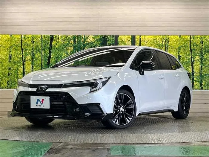 Toyota Corolla Sedan 2025 — фото 1, купить с доставкой в Москву