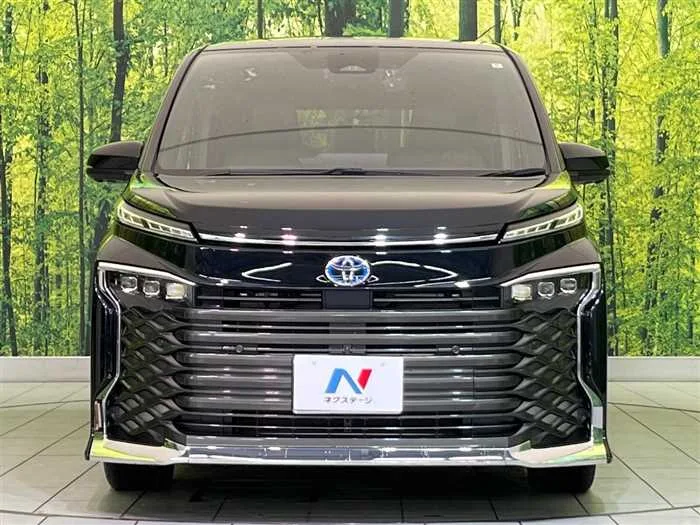 Toyota Voxy 2022 — миниатюра 3