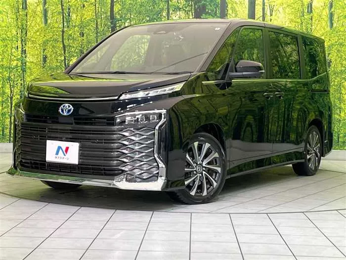 Toyota Voxy 2022 — фото 1, купить с доставкой в Москву