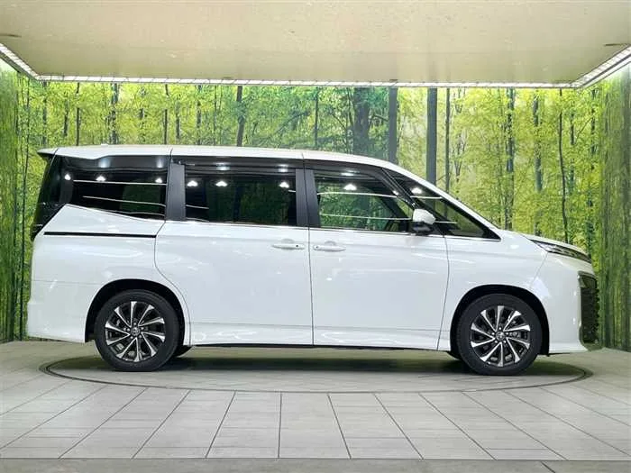 Toyota Voxy 2023 — миниатюра 5
