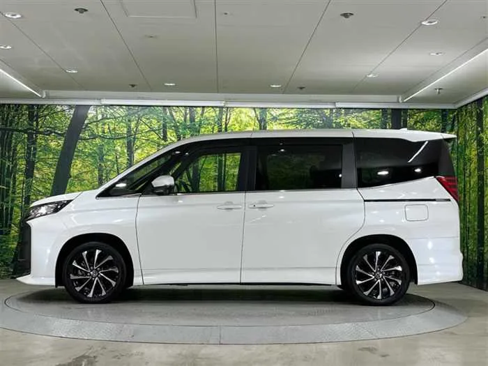 Toyota Noah 2023 — миниатюра 3