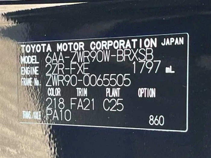 Toyota Voxy 2023 — миниатюра 2