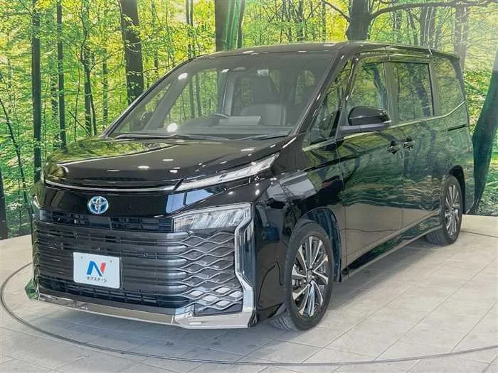 Toyota Voxy 2023 — миниатюра 3