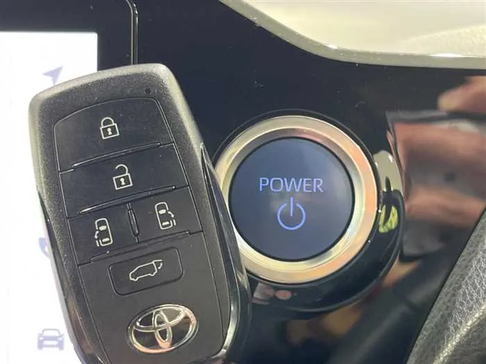 Toyota Voxy 2023 — миниатюра 3