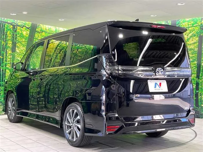 Toyota Voxy 2023 — миниатюра 4