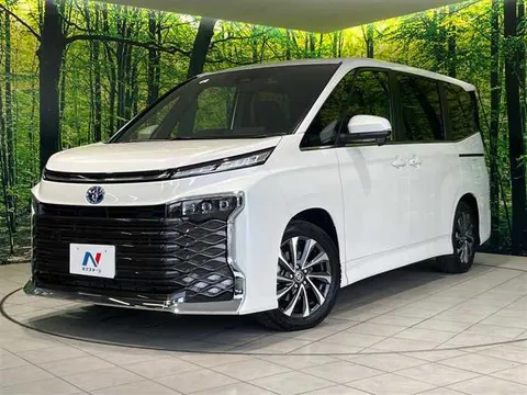 Toyota Voxy 2025 купить в Москве