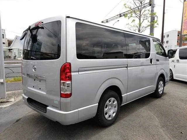 Toyota Hiace Van 2023 — миниатюра 5